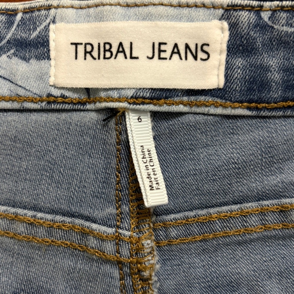 Tribal Jeans Audrey Mid-Rise Slim Capri Blue Floral Print Denim Pants 6 NEW - Picture 3 of 8